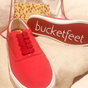 Bucketfeet Men’s Brand New Red Sneakers!